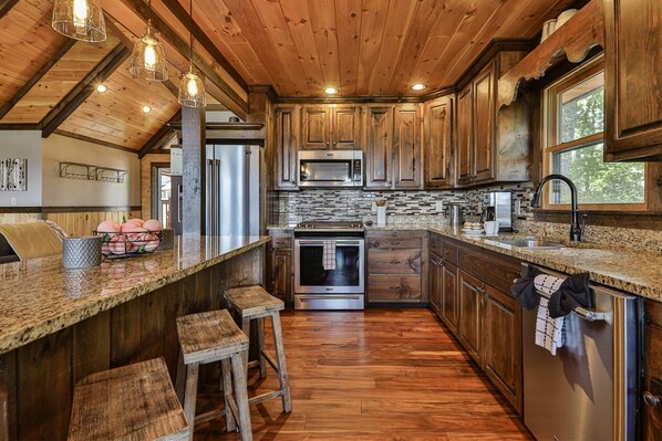 Fridge, oven, stovetop, dishwasher