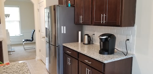 Comfortable rooms in a house - close to downtown Atlanta and hw (I-85 and I-285)