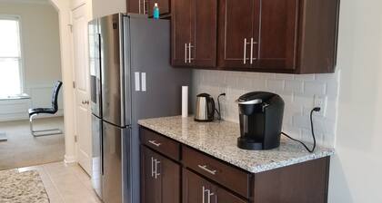 Comfortable rooms in a house - close to downtown Atlanta and hw (I-85 and I-285)