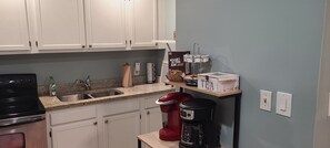 Private kitchen - Cozy 1BDRM Forest Suite 10 mins from Town (Chapel Hill)
