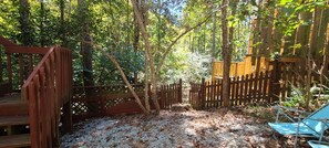 Property grounds - Cozy 1BDRM Forest Suite 10 mins from Town (Chapel Hill)