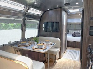 8 chambres, fer et planche à repasser, lit parapluie, Wi-Fi