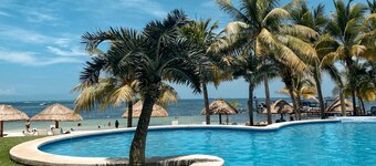 CANCUN BEACHFRONT CONDOS - FAMILY FRIENDLY