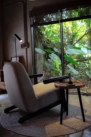 ミニバーのアイテム (無料)、WiFi (無料)