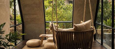 Elite Cabin | Free minibar items, free WiFi