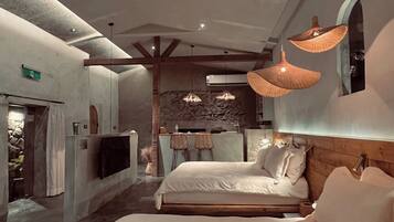 Elite Cabin | Free minibar items, free WiFi