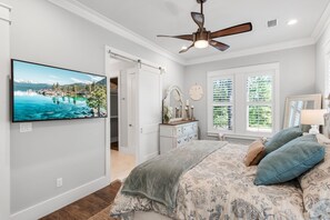 4 bedrooms, iron/ironing board, internet, bed sheets