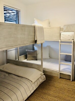 Full size bunk and twin size bunk - The King’s Beach Retreat: Luxury Waterfront Condo (Kings Beach)