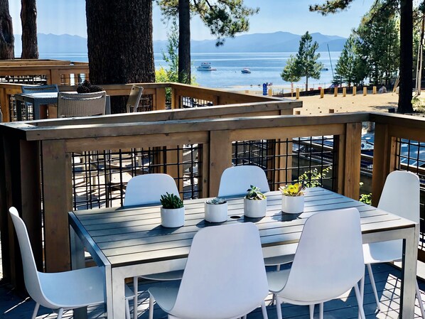 Outdoor dining - The King’s Beach Retreat: Luxury Waterfront Condo (Kings Beach)
