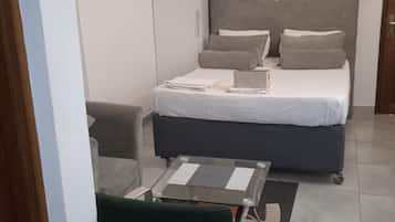 1 habitación, tabla de planchar con plancha, wifi gratis y ropa de cama