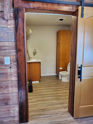 Doccia, asciugamani, sapone, shampoo