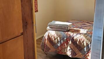 5 bedrooms, WiFi, bed sheets