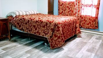 5 bedrooms, WiFi, bed sheets