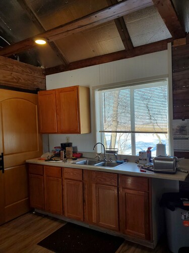 Cozy Cabin Located on 10 Acres