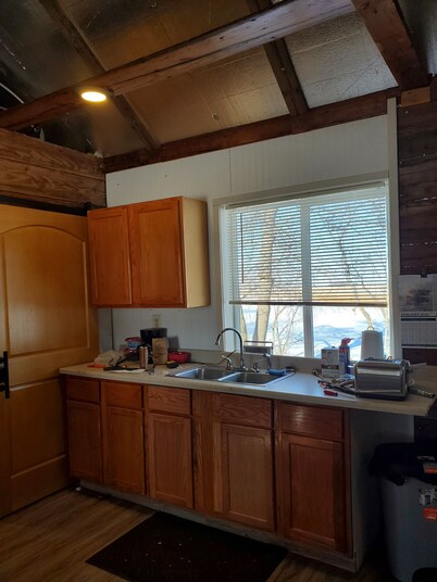 Cozy Cabin Located on 10 Acres