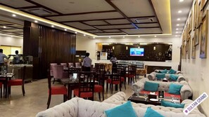 Breakfast, lunch, dinner served; local cuisine - Sultan Grand Hotel & Restaurant (Shekhupura)