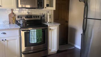 Cookware/dishes/utensils