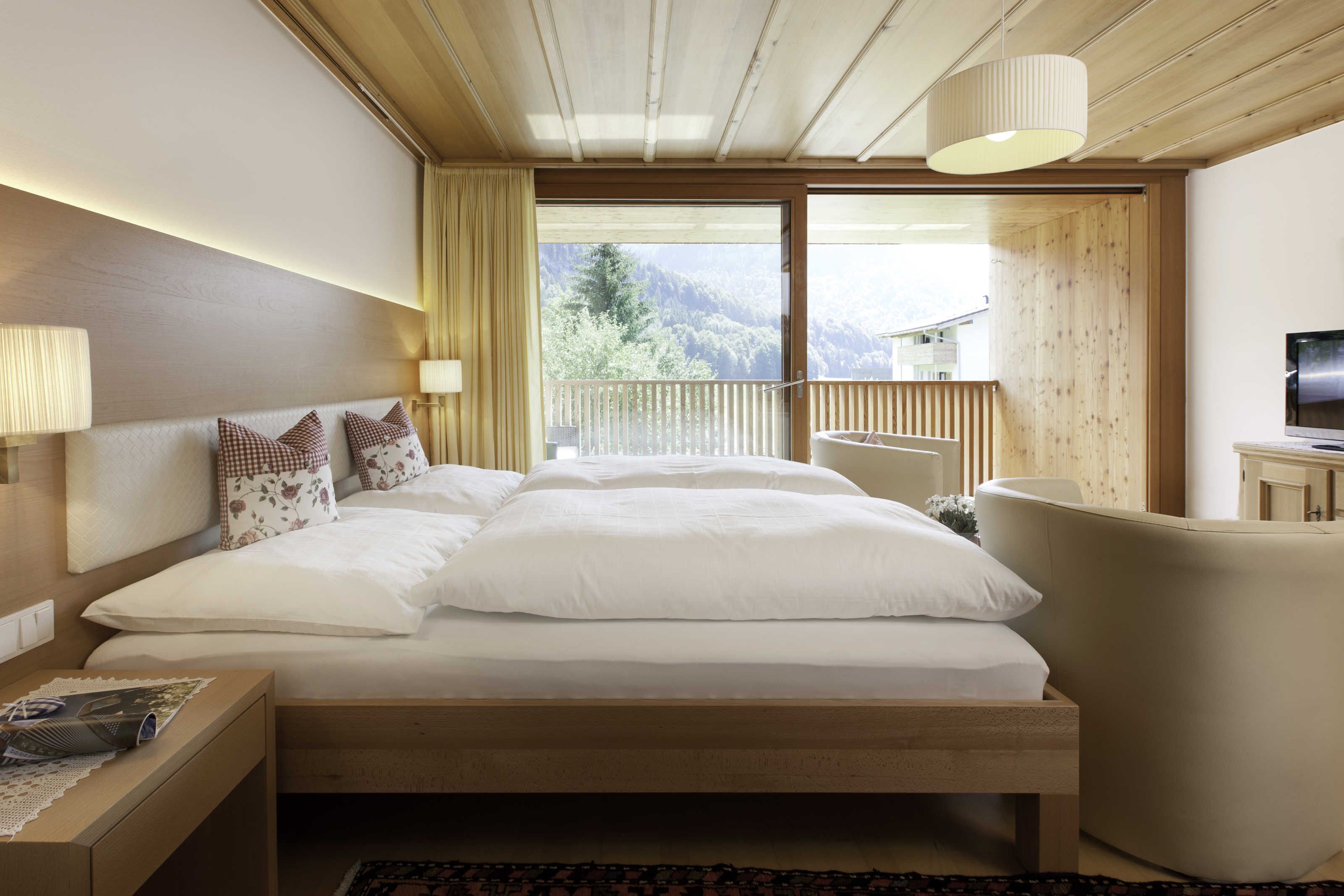 3 bedrooms, in-room safe, WiFi, bed sheets