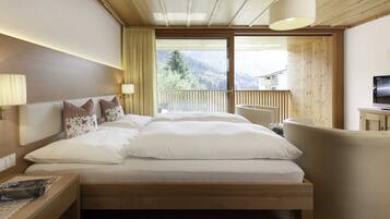 3 bedrooms, in-room safe, WiFi, bed sheets