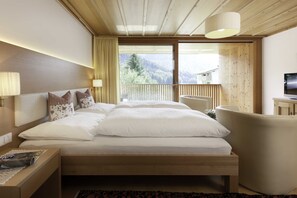 3 quartos, cofres nos quartos, Wi-Fi, roupa de cama