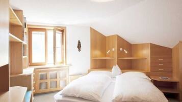 2 Schlafzimmer, Zimmersafe, Schreibtisch, WLAN