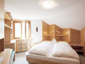 2 Schlafzimmer, Zimmersafe, Schreibtisch, WLAN