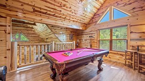 Game room - Summer Offer • 5 King Suites • Games • Pool Access (Sevierville)