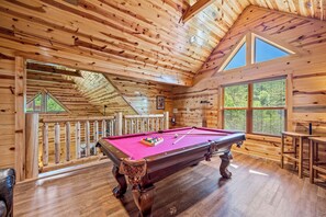 Games room - Summer Offer • 5 King Suites • Games • Pool Access (Sevierville)