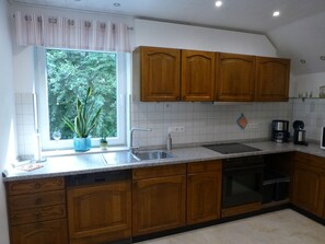 Kühlschrank, Mikrowelle, Ofen, Geschirrspüler