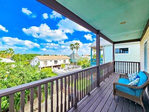 Unclassified image, 4 of 37, button - Seas the Day  3bed/2.5bath Modern Townhome with Swim Spa in Marathon (Marathon)