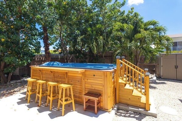 Outdoor spa tub