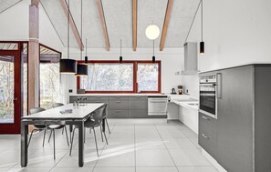 Réfrigérateur, lave-vaisselle, cafetière/bouilloire