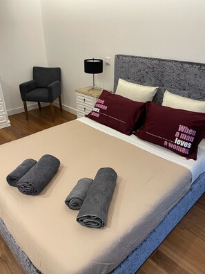 4 bedrooms, iron/ironing board, free WiFi, bed sheets
