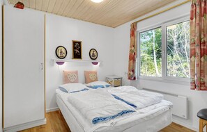 3 bedrooms, travel cot, free WiFi