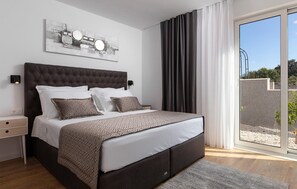 4 makuuhuonetta, silitysrauta/-lauta, vauvan matkasänky, ilmainen Wi-Fi