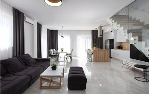 Smart TV, foosball - Beautiful home in Razanj with sauna (Razanj)