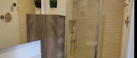 Shower, hair dryer, towels, toilet paper