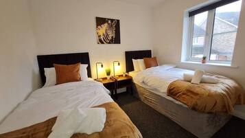 3 bedrooms, iron/ironing board, free WiFi, bed sheets