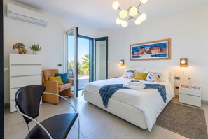 3 bedrooms, iron/ironing board, travel crib, free WiFi - Alghero Spectacular sea view, for exclusive use, villa with private pool (Alghero)