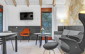 TV, ping pong - Awesome home in Grenaa with WiFi (Grenaa)