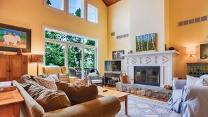 Smart TV, fireplace - Lake A Lot: "Charming and Modern - Canandaigua Lake Dream Home!" (Naples)