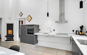 Fridge, dishwasher, coffee/tea maker - 2 bedroom nice home in Grenaa (Grenaa)