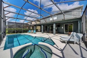Piscine extérieure, piscine chauffée