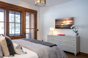 4 habitaciones, escritorio, tabla de planchar con plancha y wifi gratis 