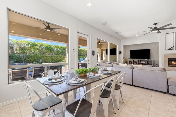 Dining - Paradise Palms: Family fun, Salt water pool/spa, games, fire pit (Indio)
