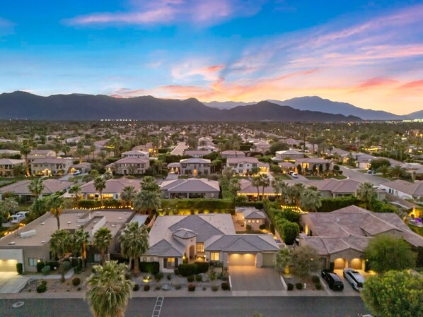 Exterior - Paradise Palms: Family fun, Salt water pool/spa, games, fire pit (Indio)