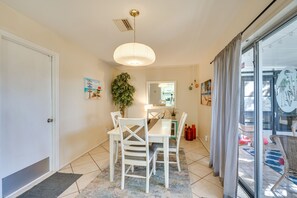 Dining - 7 Mi to Beaches: Pet-Friendly Cape Coral Home (Cape Coral)