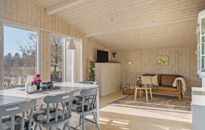 TV, fireplace - Gorgeous home in Vordingborg with WiFi (Vordingborg)