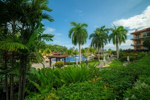 Property grounds - Bella Vista 3F 3 bdr beach club view in Los Suenos (Playa Herradura)
