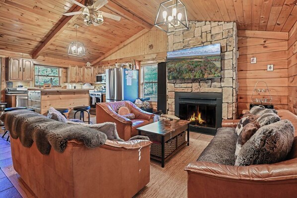 Smart TV, fireplace, DVD player, ping pong